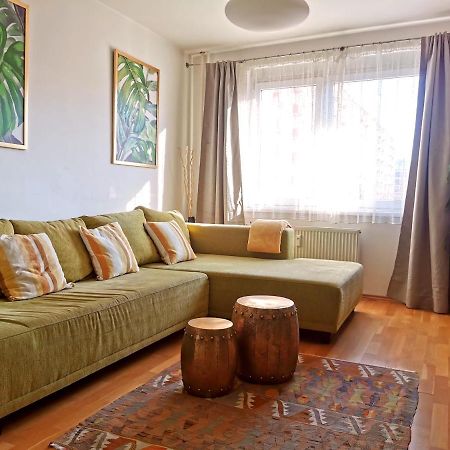 Cozyhome Retro Apartment Bratislava Bagian luar foto