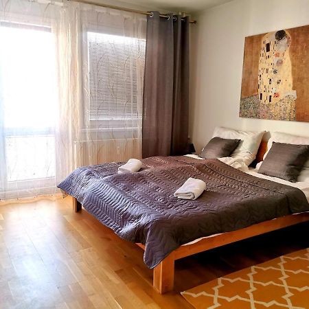 Cozyhome Retro Apartment Bratislava Bagian luar foto