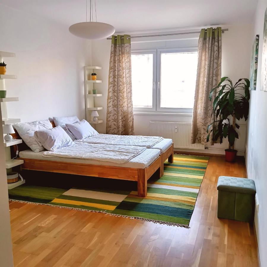Cozyhome Retro Apartment Bratislava Bagian luar foto