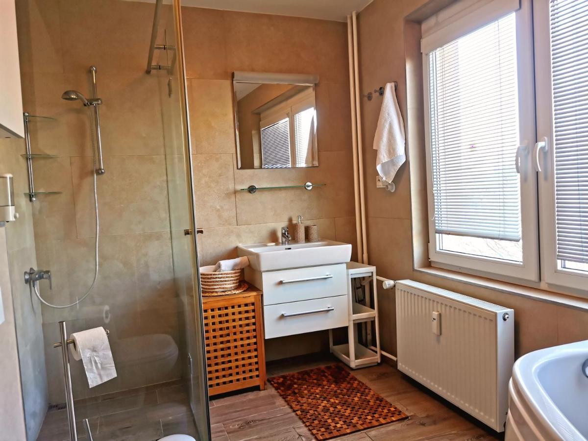 Cozyhome Retro Apartment Bratislava Bagian luar foto