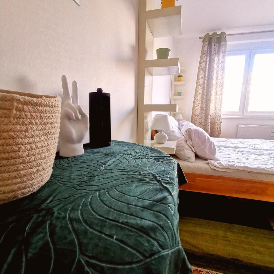 Cozyhome Retro Apartment Bratislava Bagian luar foto