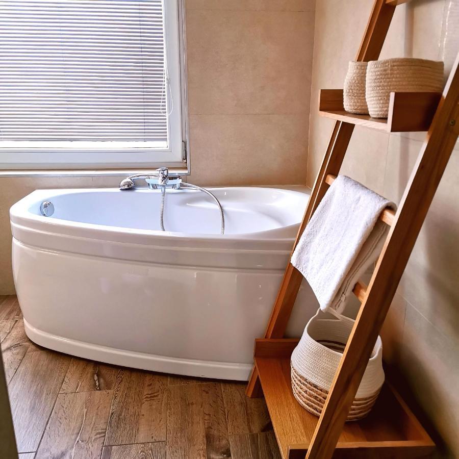Cozyhome Retro Apartment Bratislava Bagian luar foto