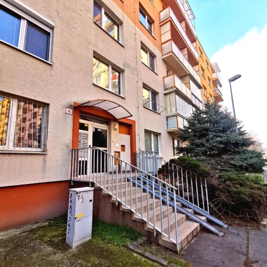 Cozyhome Retro Apartment Bratislava Bagian luar foto